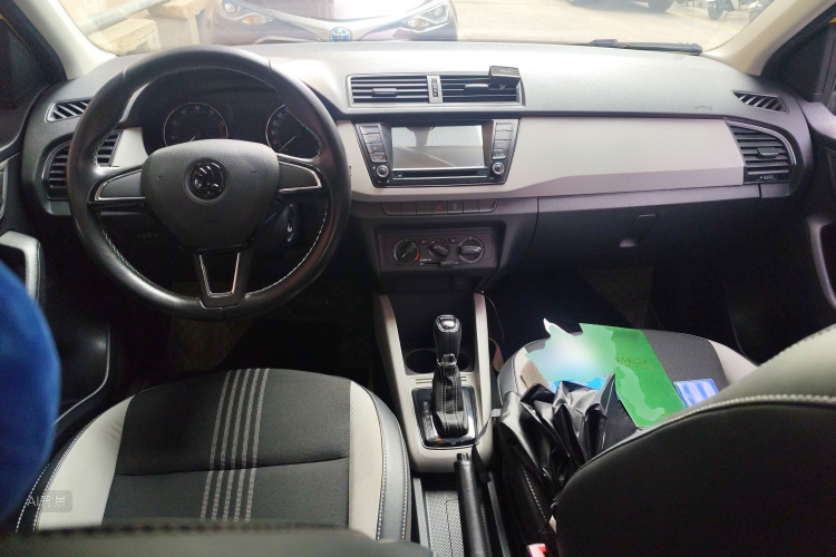 Skoda Fabia 2016 immagine di auto #11