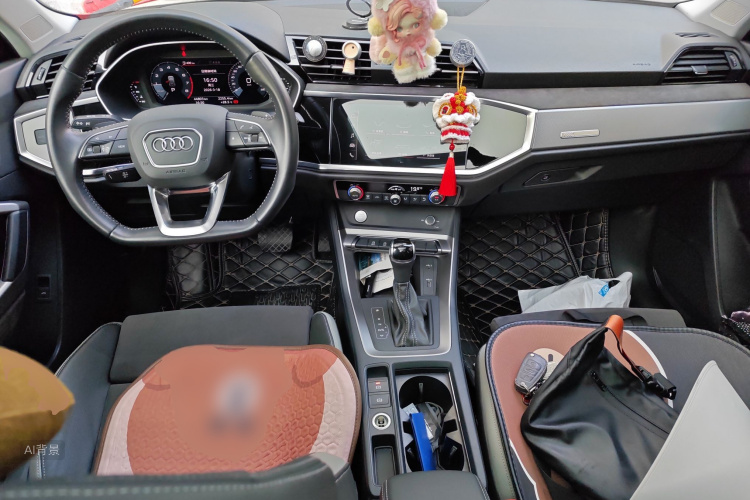 Audi Q3 2019 car image #11