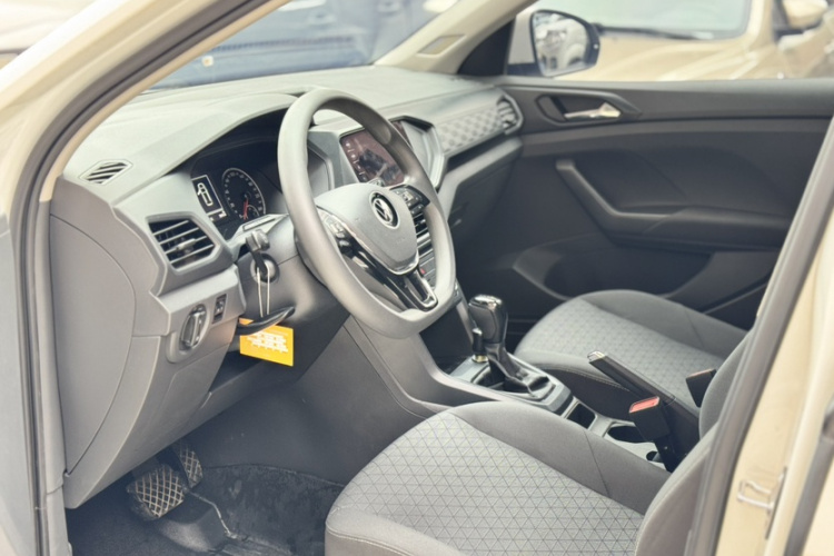 Volkswagen T-Cross 2021 #11 Volkswagen T-Cross 2021 car image #11