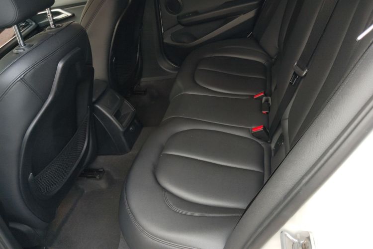 BMW 1 Series 2018 immagine di auto #11