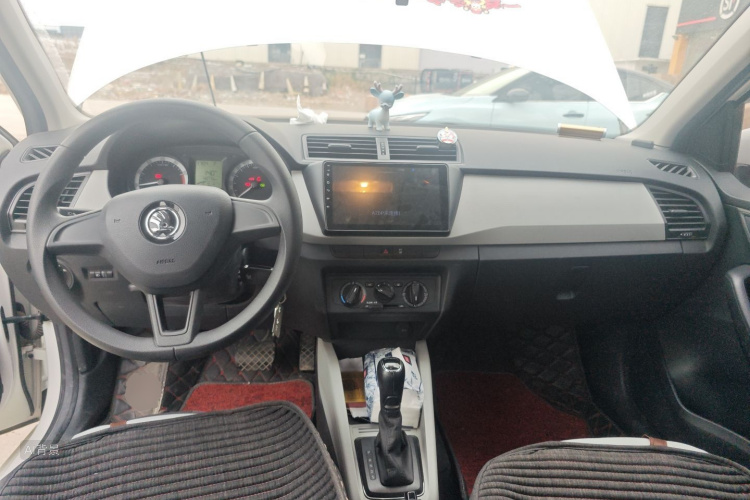 Skoda Fabia 2019 изображение автомобиля #11