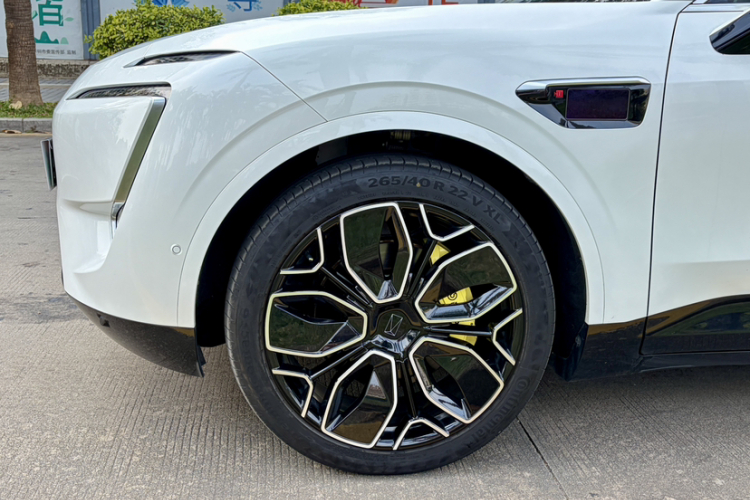 Avatr 11 2023 immagine di auto #11