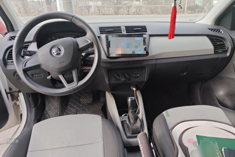 Skoda Fabia 2016 immagine di auto #11