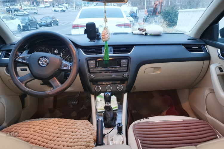 Skoda Octavia 2014 car image #11