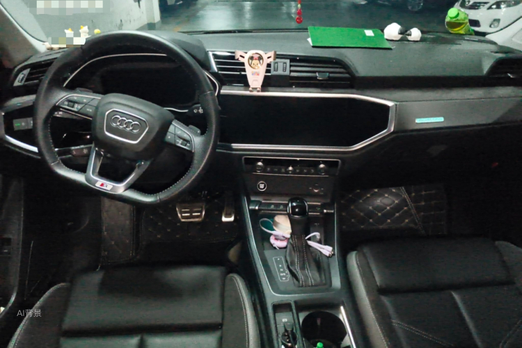 Audi Q3 2021 car image #11