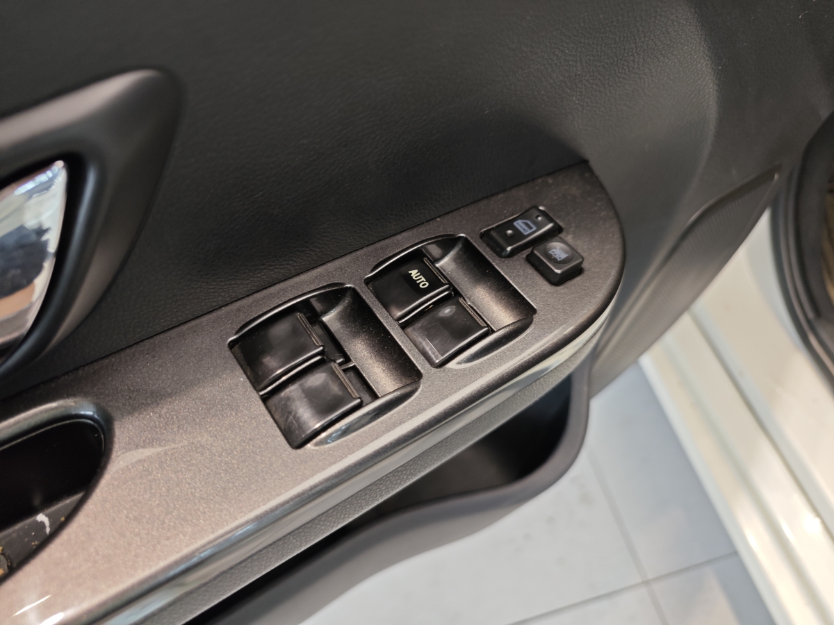 Forthing JOYEAR S50 2016 imagen de coche #11