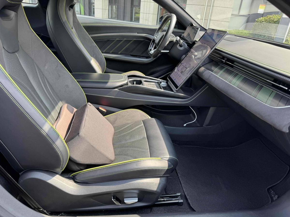 哪吒汽车 哪吒GT 2023 汽车图片 #11