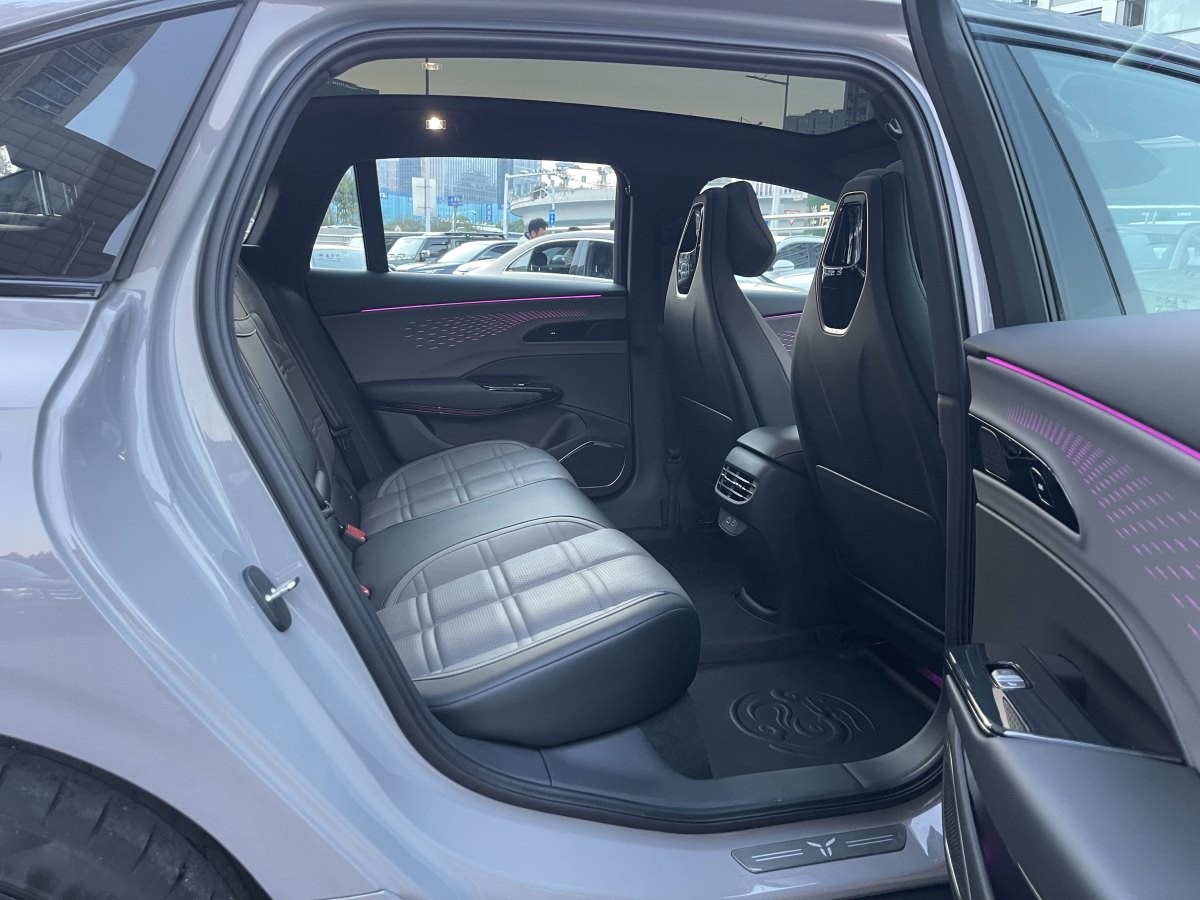 HongQi EH7 2024 #11 HongQi EH7 2024 car image #11