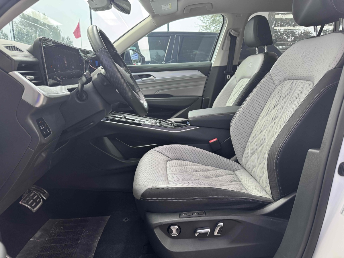 Volkswagen Tavendor 2023 car image #11