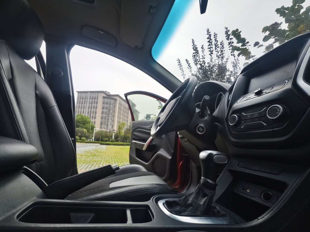 MG GT 2014 car image #11