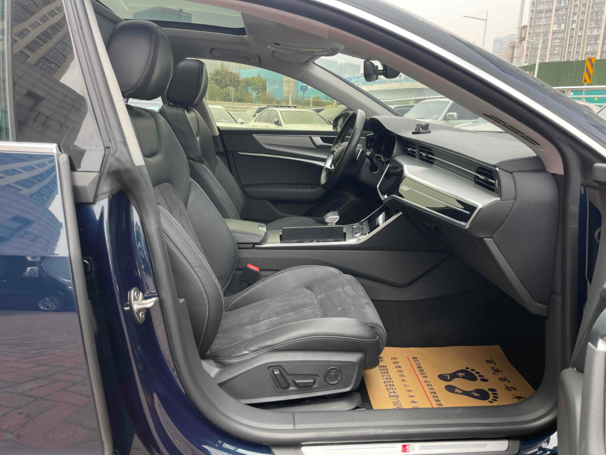 Audi Q6L Sportback e-tron 2023 car image #11