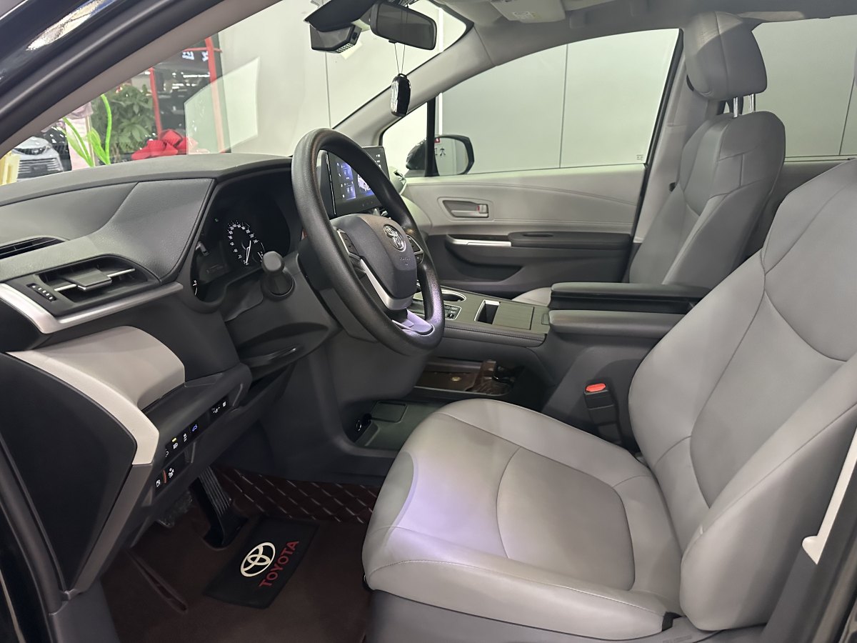 Toyota Granvia 2024 car image #11