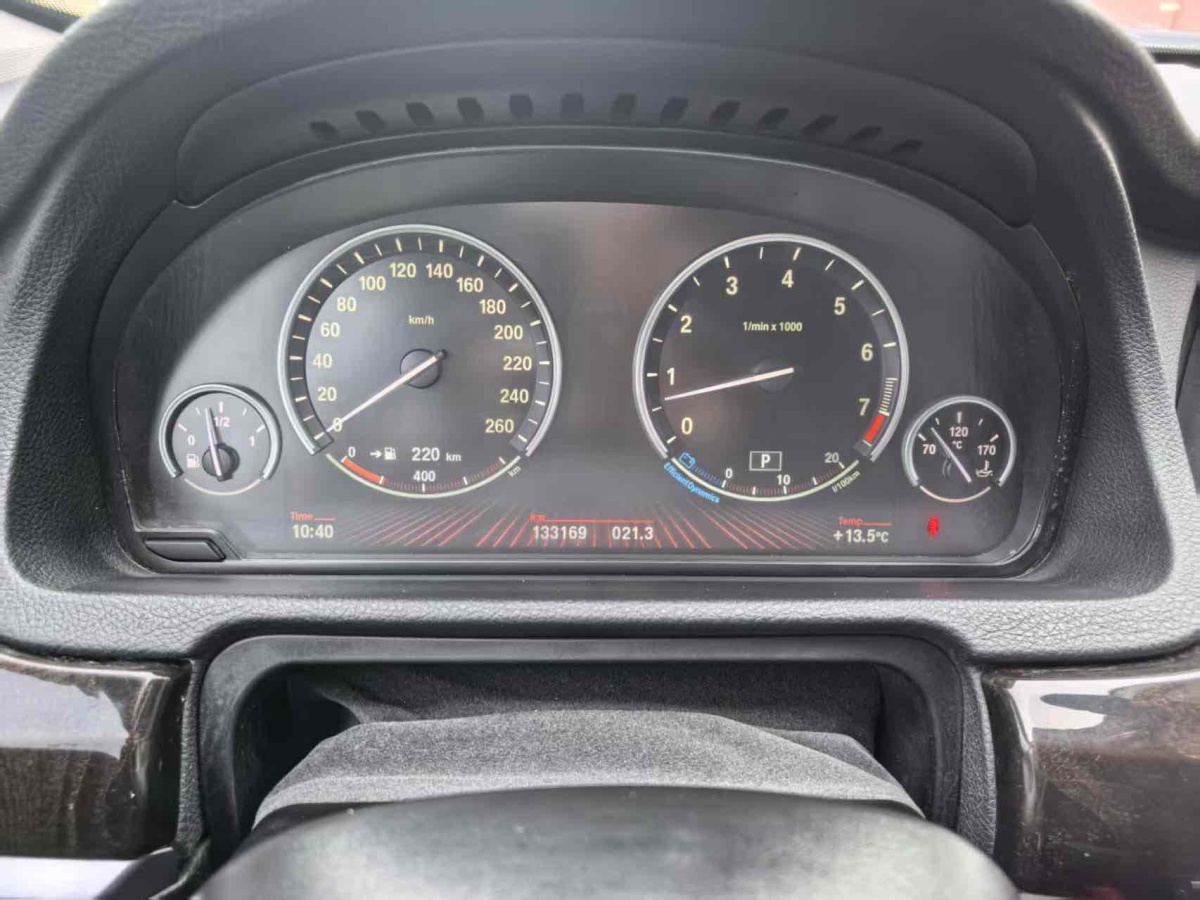 BMW 5 Series GT 2012 immagine di auto #11