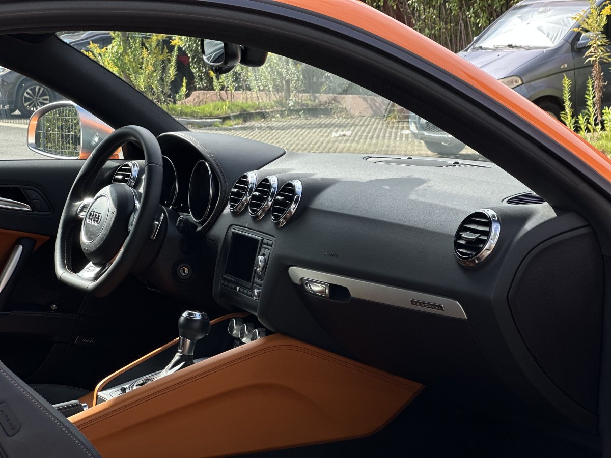 Audi TTS 2011 car image #11