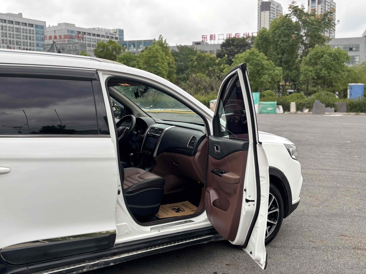 Forthing SX6 2017 car image #11