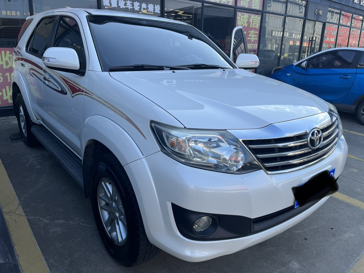 Toyota Fortuner 2016 immagine di auto #11