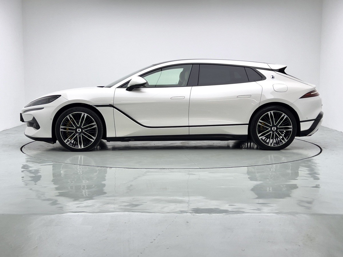 Denza Z9GT 2024 car image #11