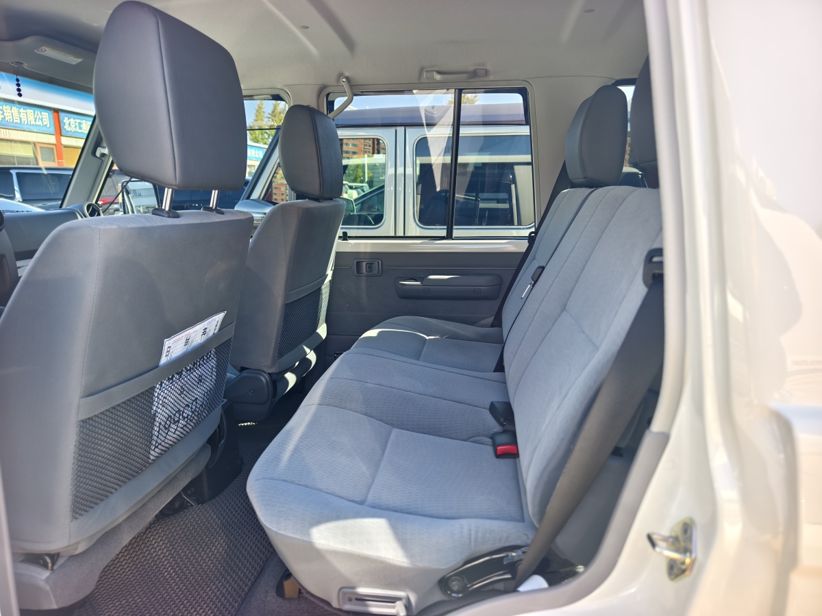 Toyota FJ Cruiser 2024 car image #11