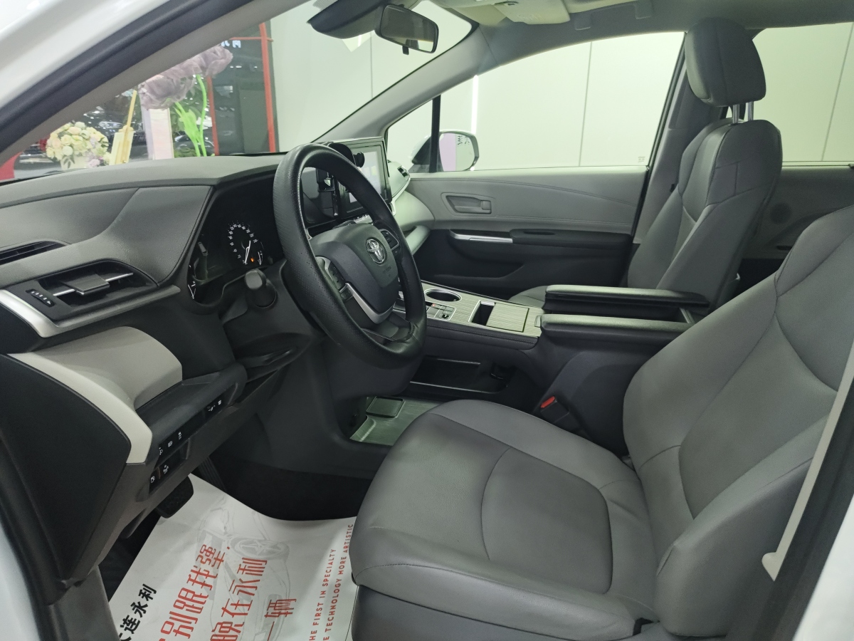 Toyota Granvia 2024 car image #11