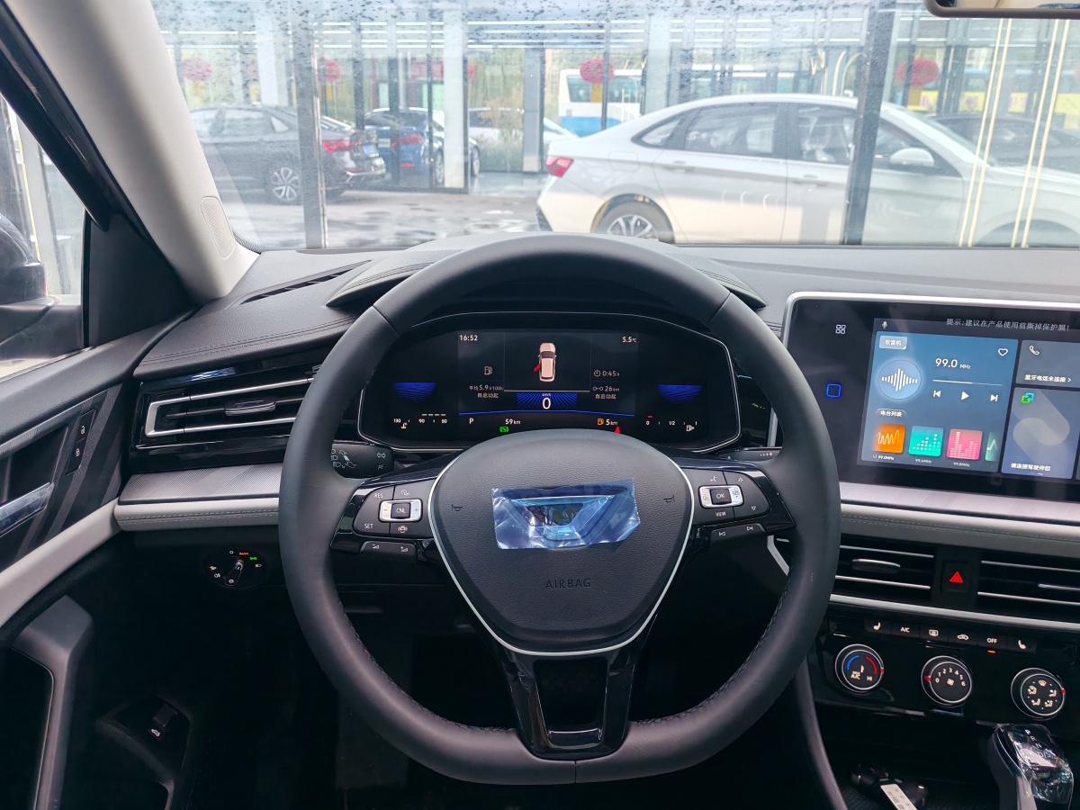 Jetta VA7 2025 car image #11