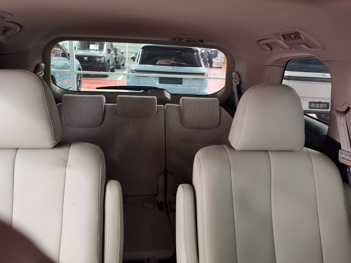 Toyota Previa 2018 car image #11