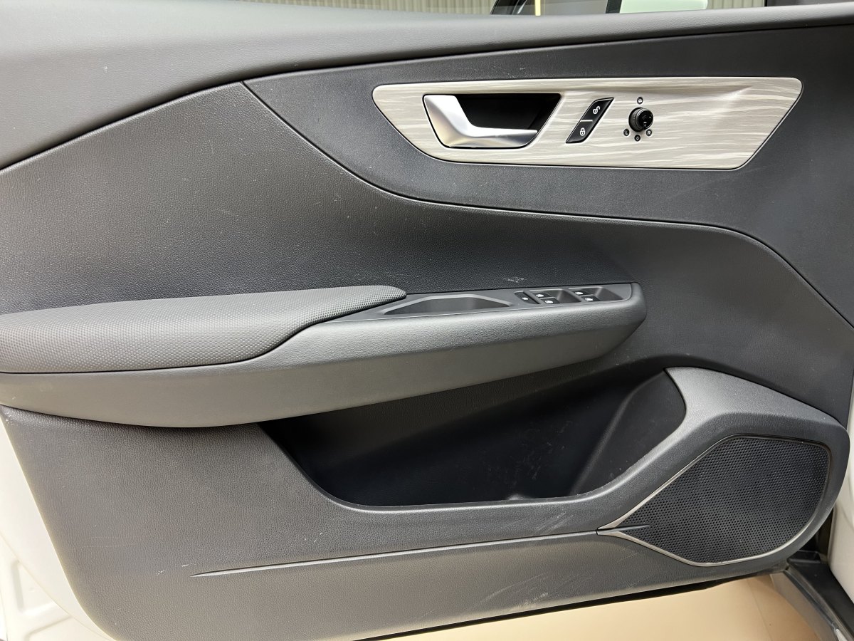 HongQi E-QM5 2024 #11 HongQi E-QM5 2024 car image #11