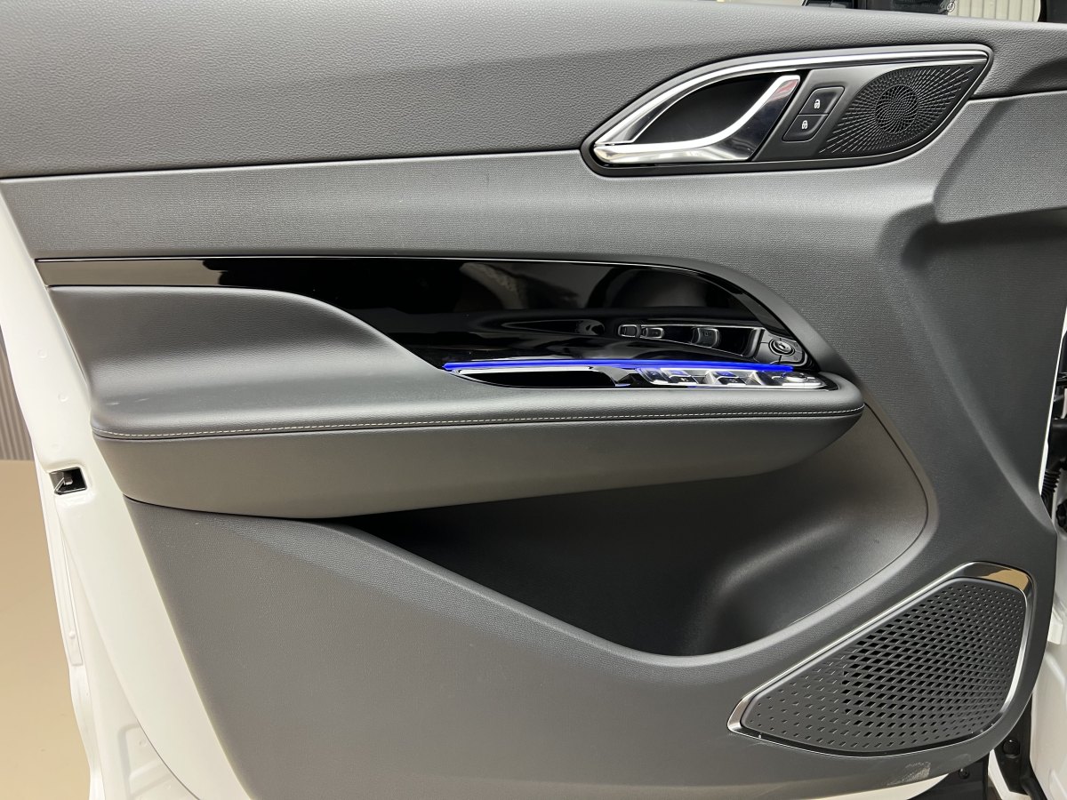 HongQi HS3 2025 صورة سيارة #11