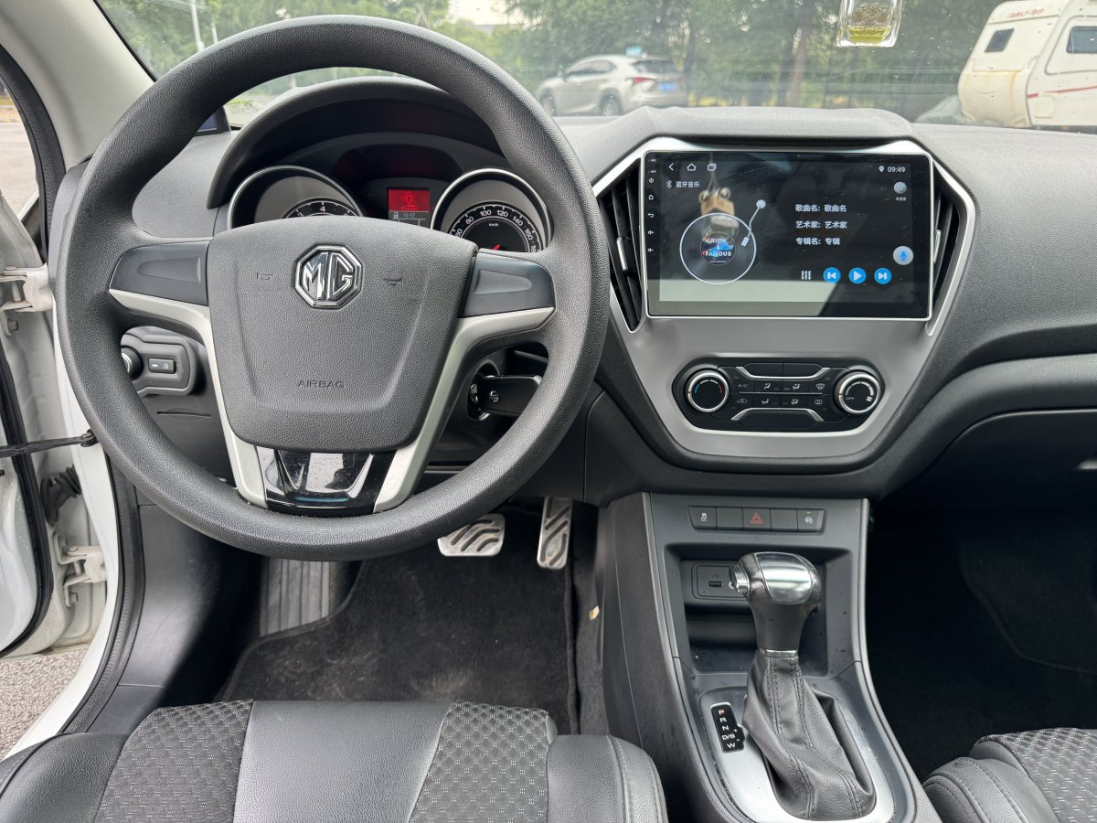 MG GT 2015 car image #11