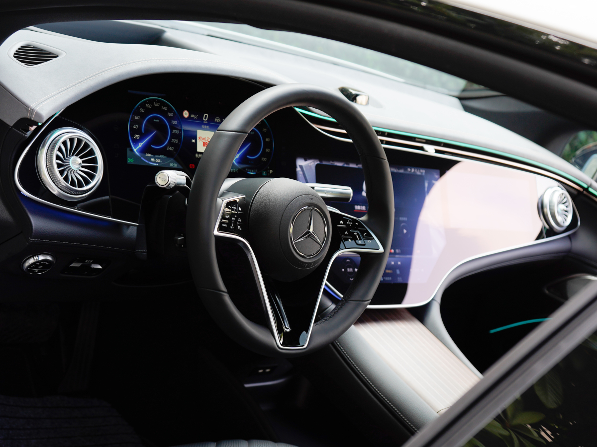 Mercedes-Benz EQS Class 2024 car image #11