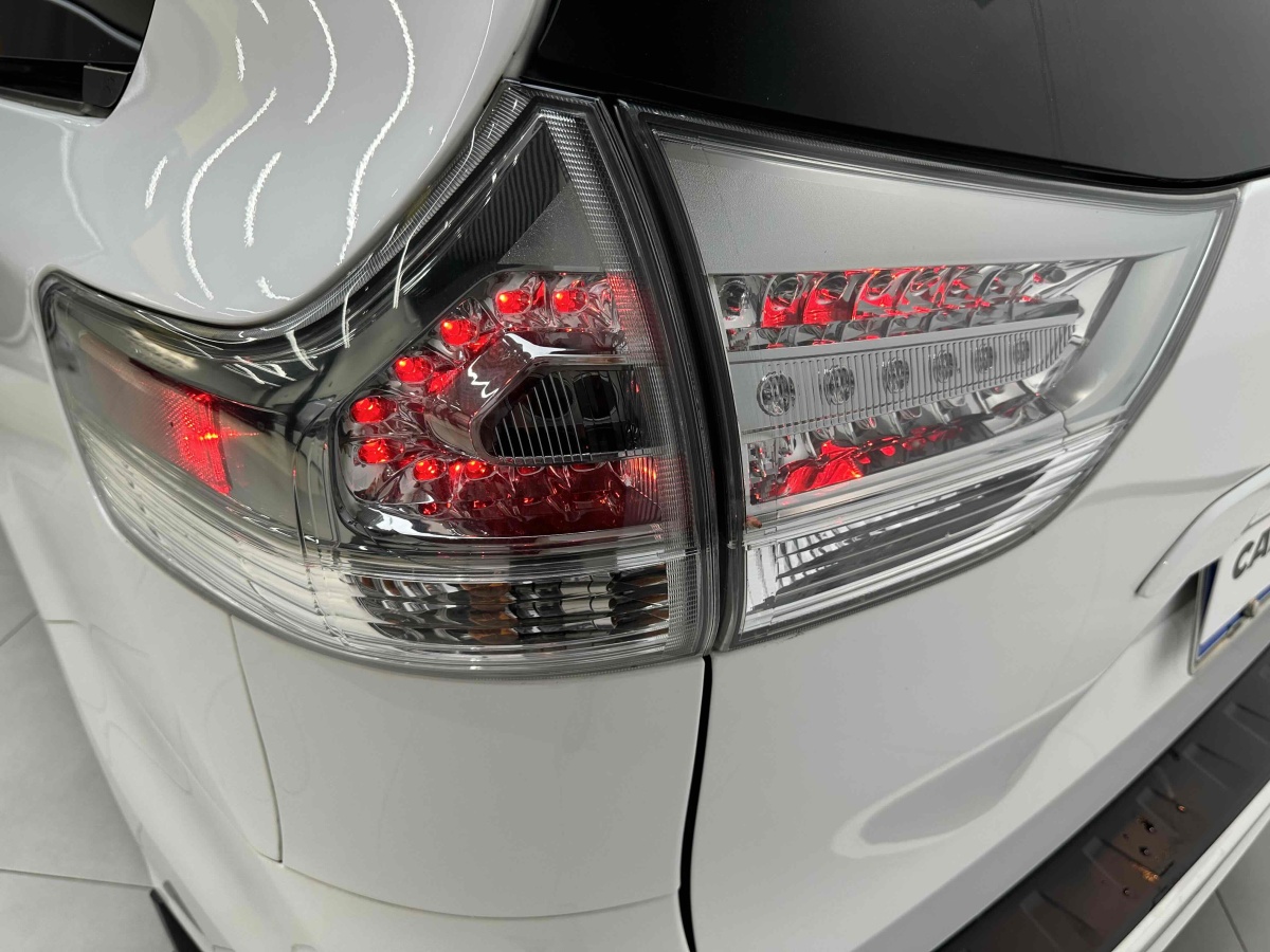 Toyota SIENNA 2019 #11 Toyota SIENNA 2019 car image #11