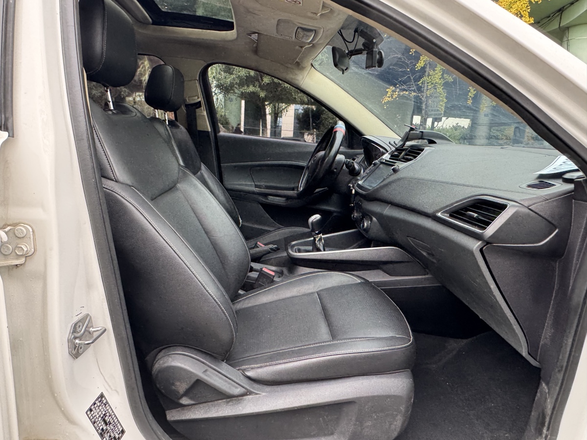 Ford Escort 2015 car image #11