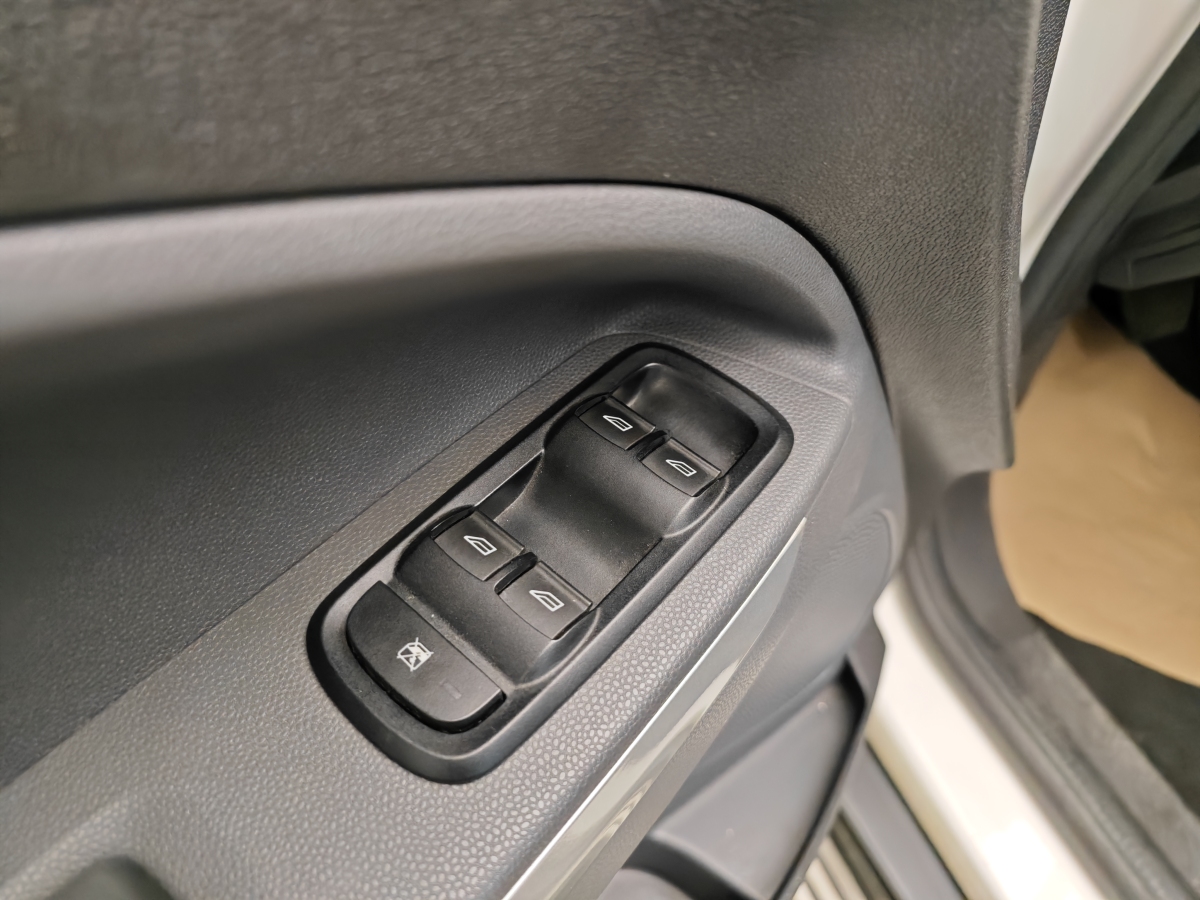 Ford EcoSport 2015 car image #11