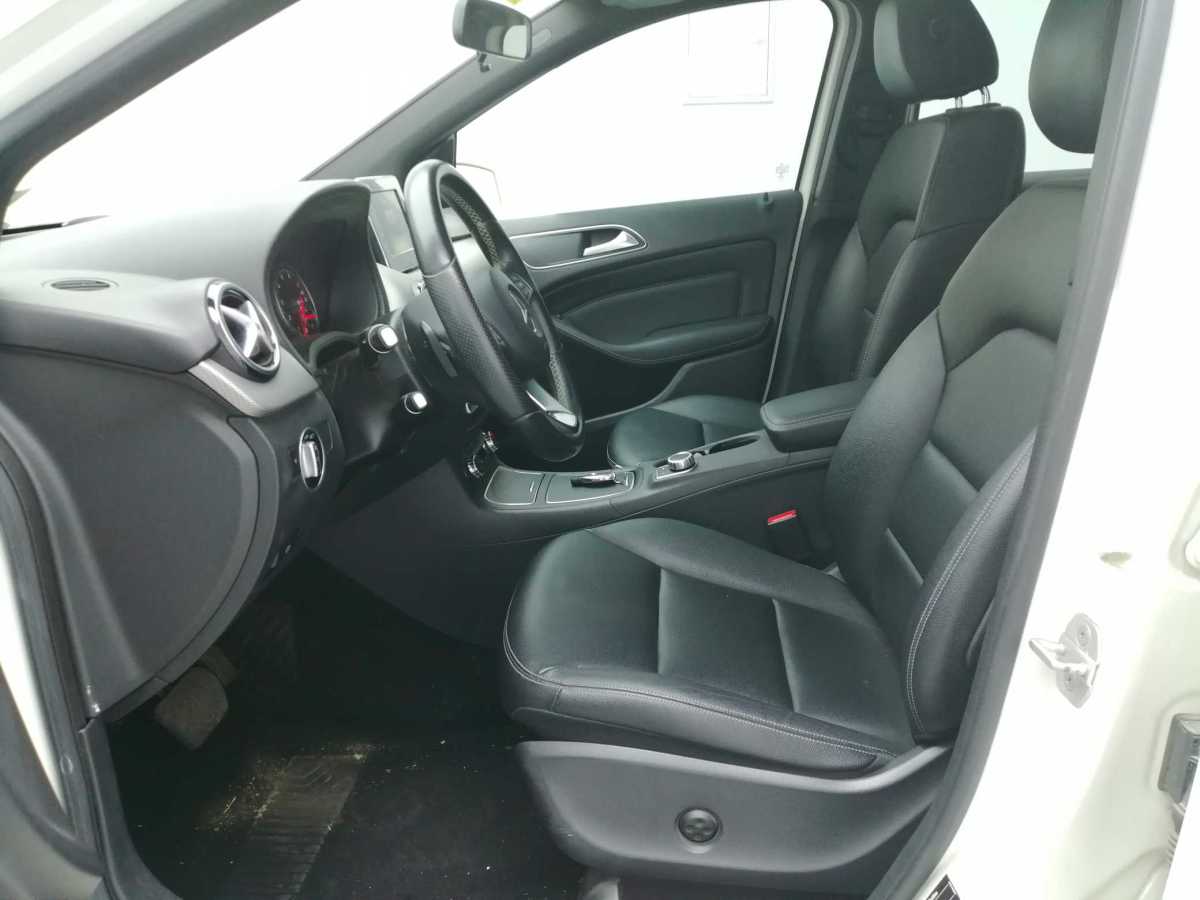 Mercedes-Benz B Class 2015 car image #11