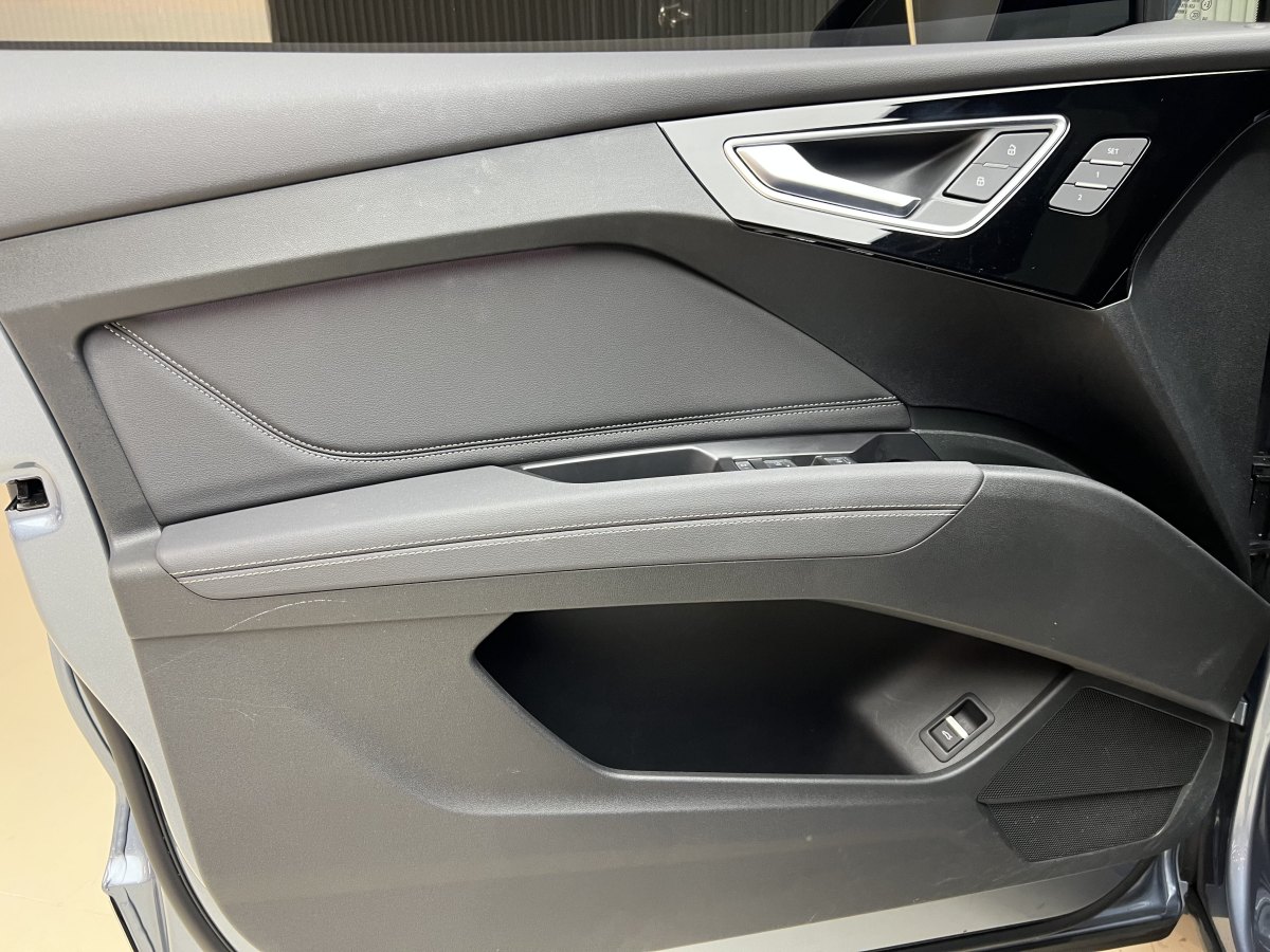 Audi Q4 e-tron 2023 immagine di auto #11