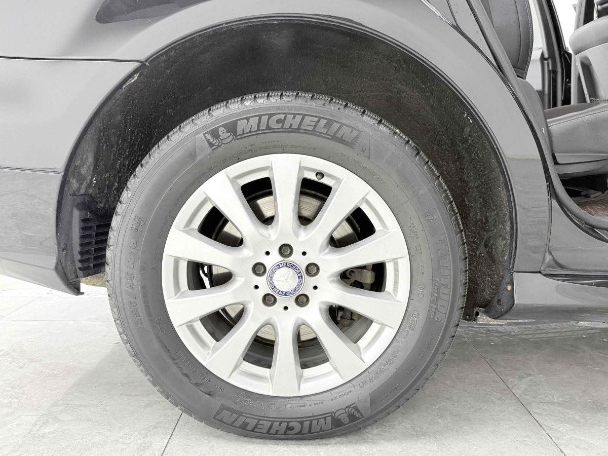 Mercedes-Benz R Class 2015 car image #11