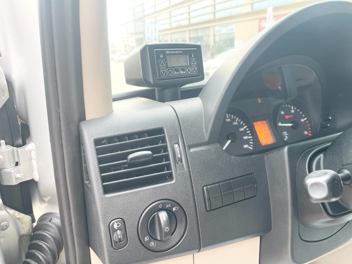 Mercedes-Benz Sprinter 2014 car image #11