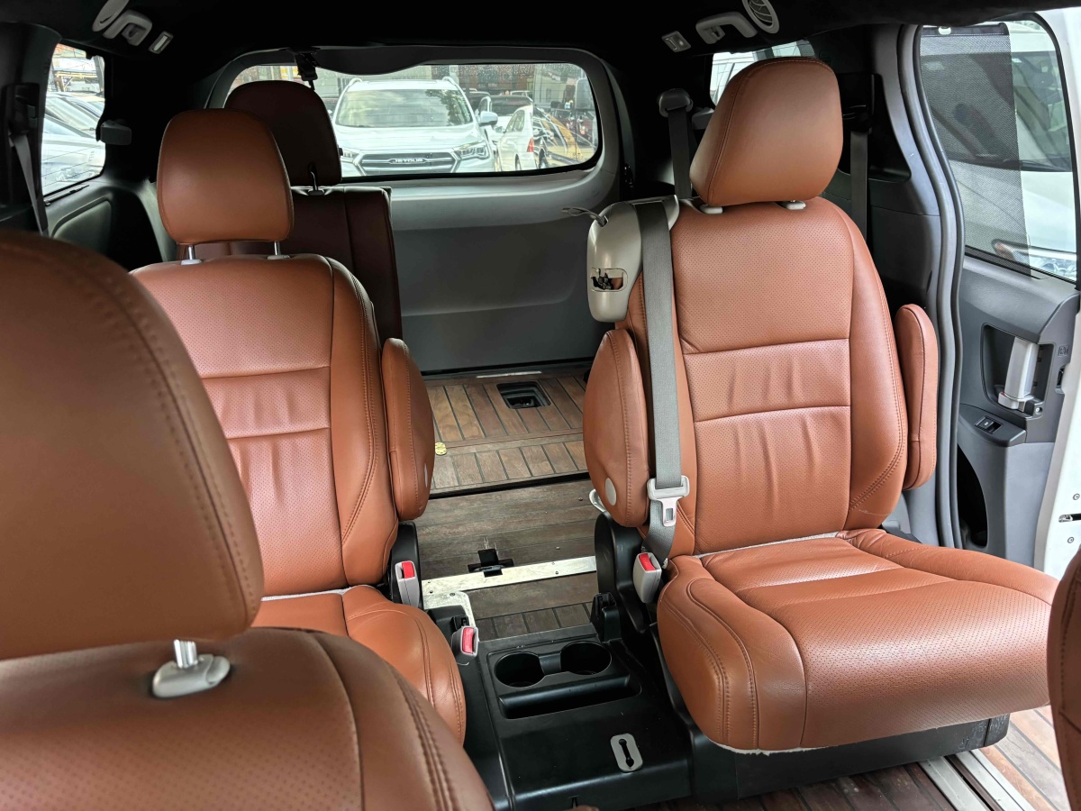 Toyota SIENNA 2015 car image #11