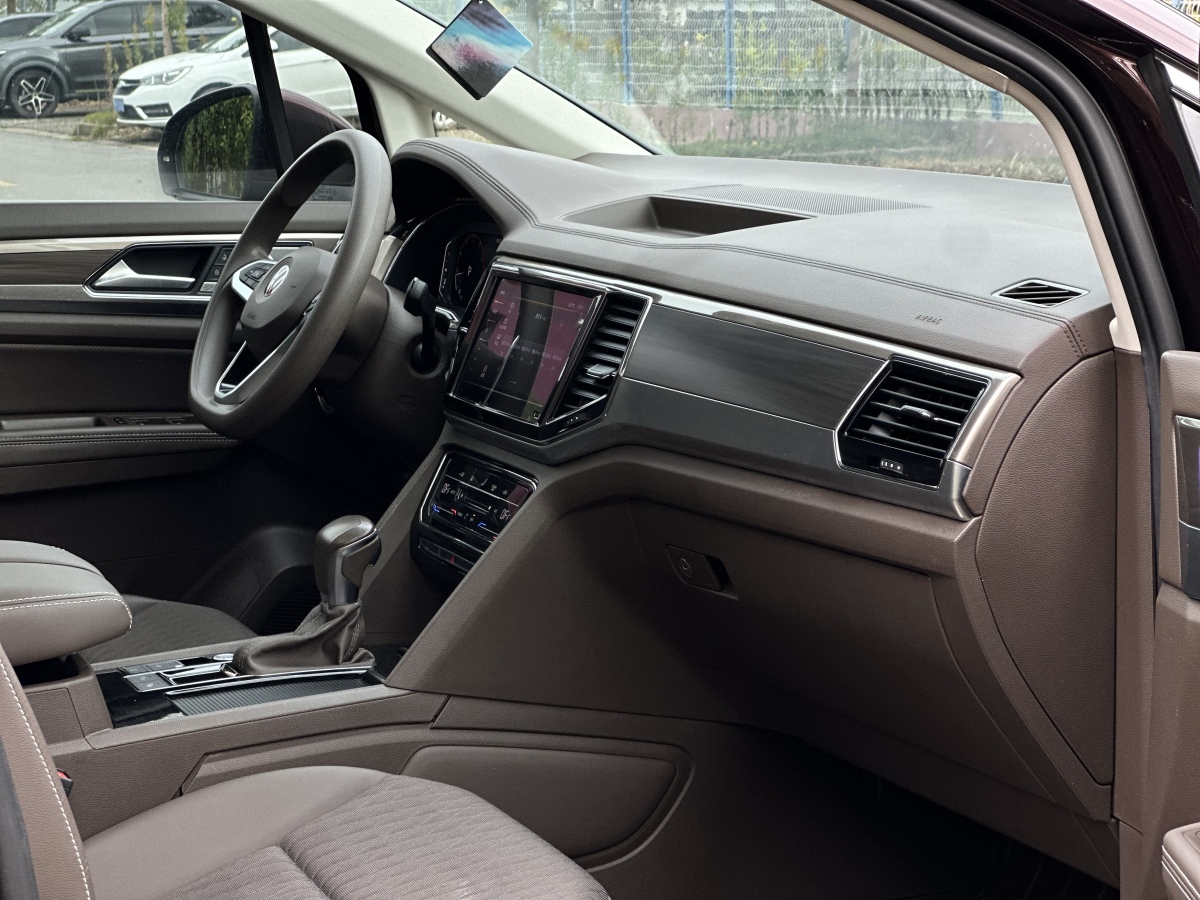 Volkswagen Viloran 2021 car image #11