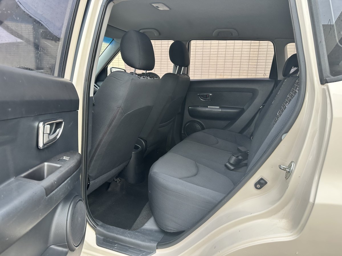 起亚 秀尔 2011 汽车图片 #11