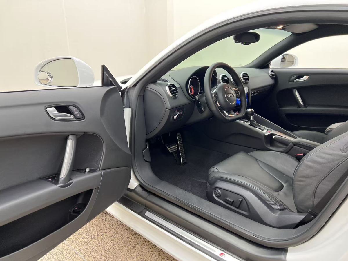 Audi TT 2014 car image #11