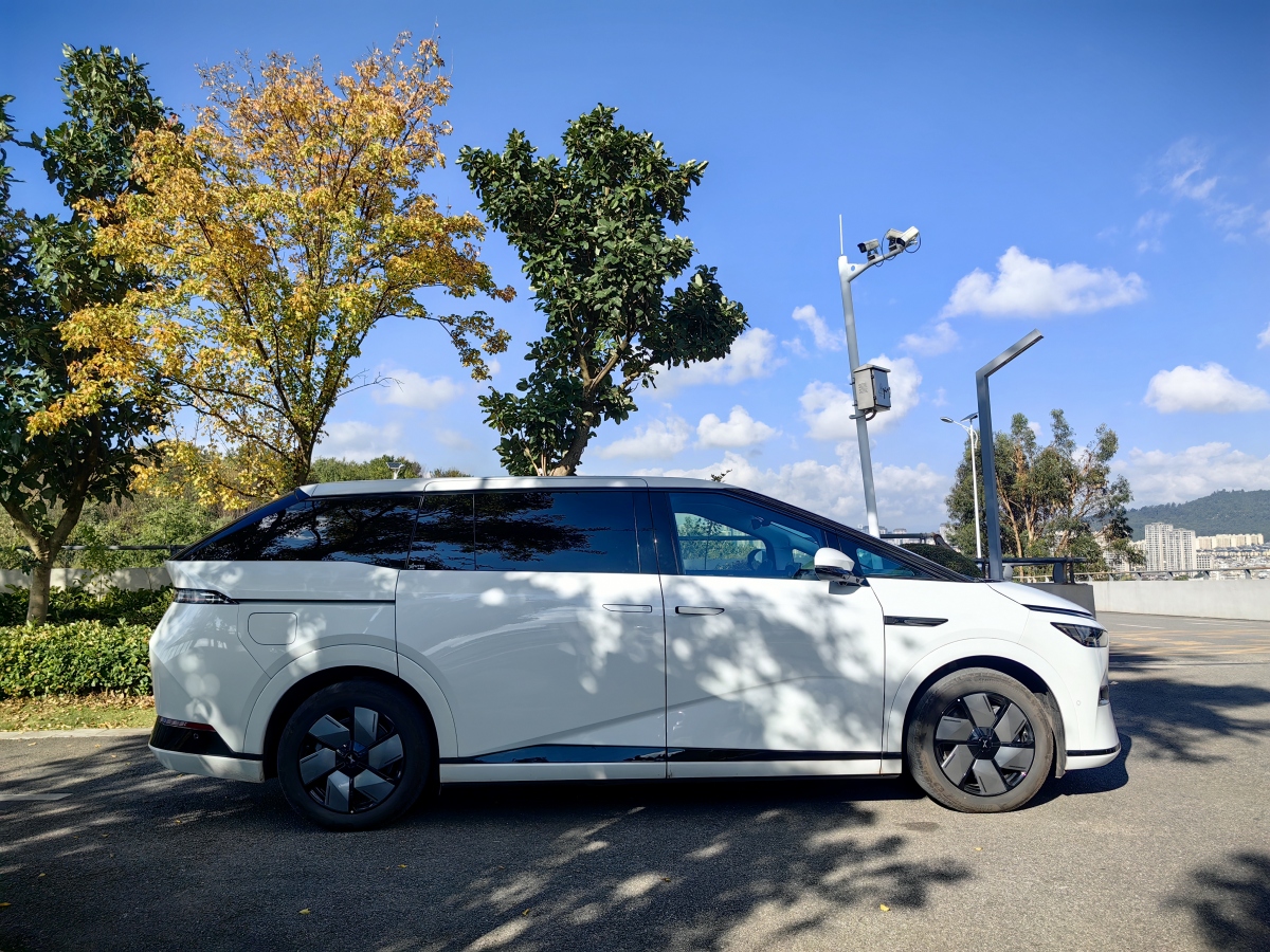 Xpeng X9 2024 imagem de carro #11