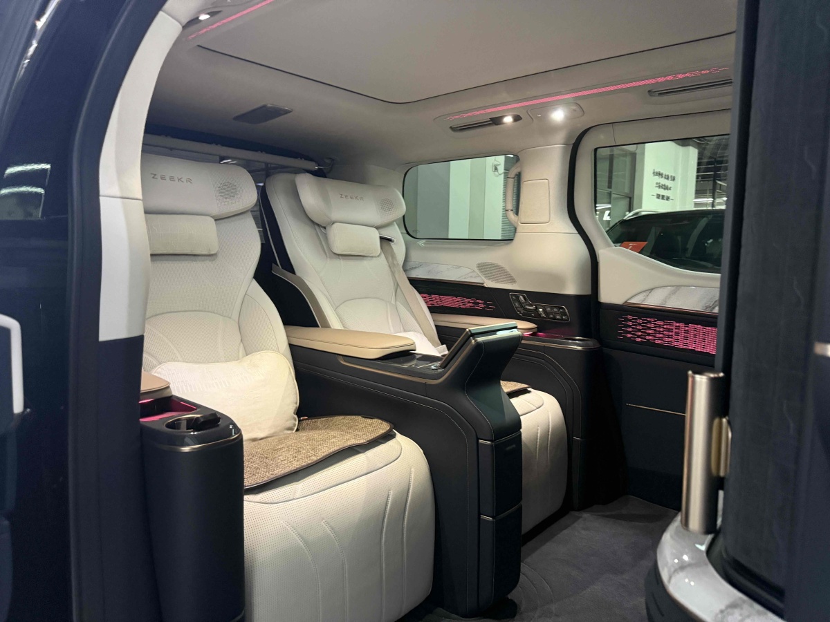 Hyundai Coupe 2025 imagen de coche #11