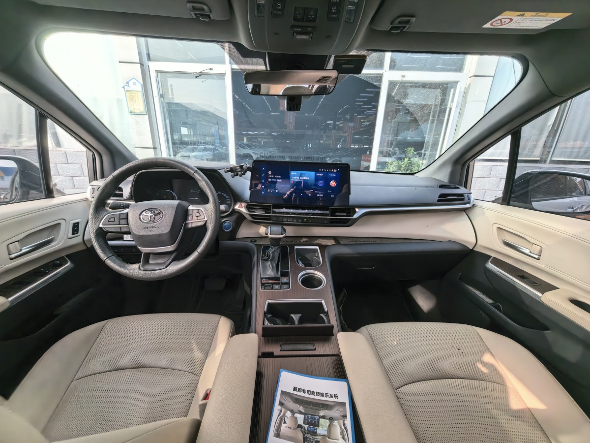 Toyota Granvia 2023 car image #11