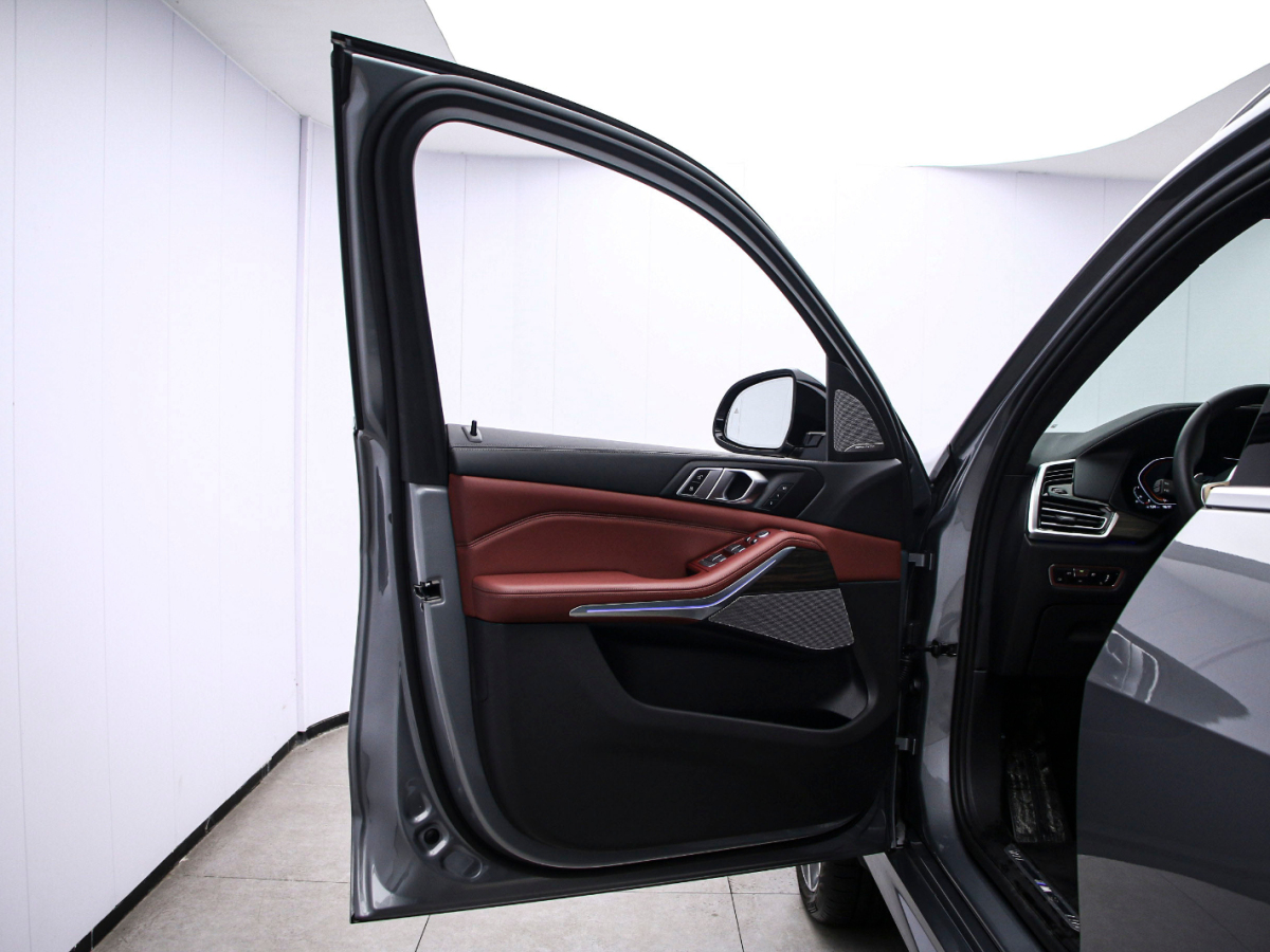 BMW X5 2023 car image #11