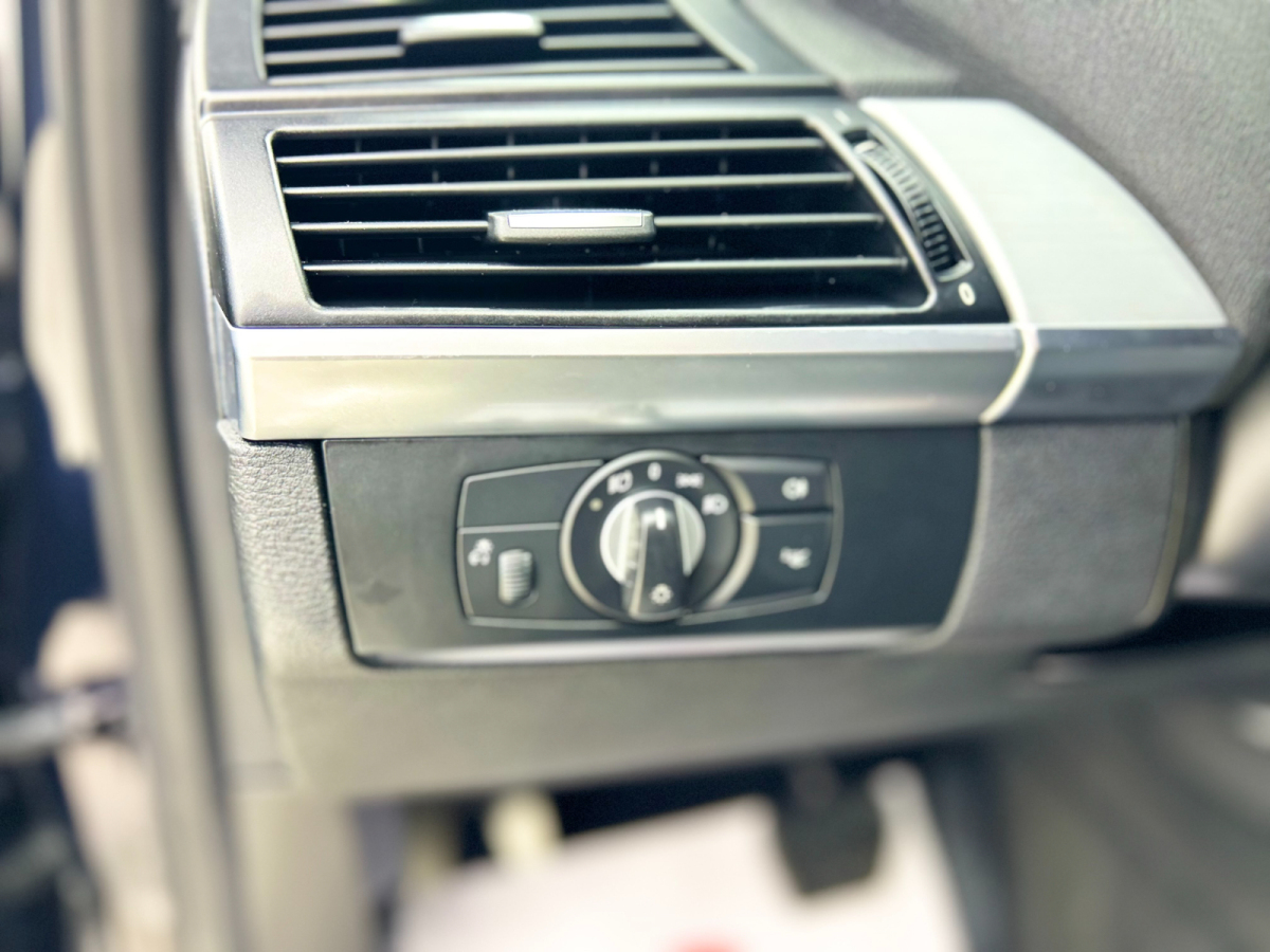 BMW X5 M 2010 car image #11