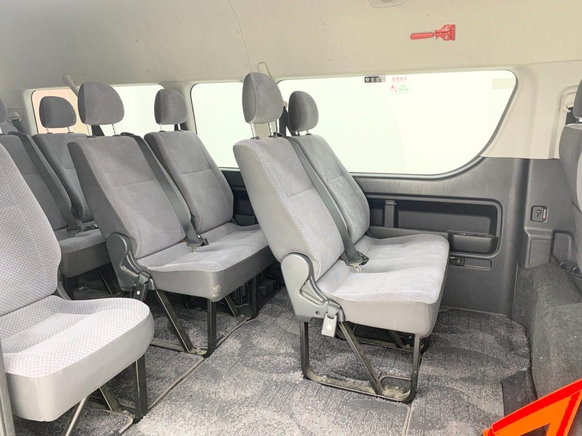 Toyota Hiace 2012 car image #11