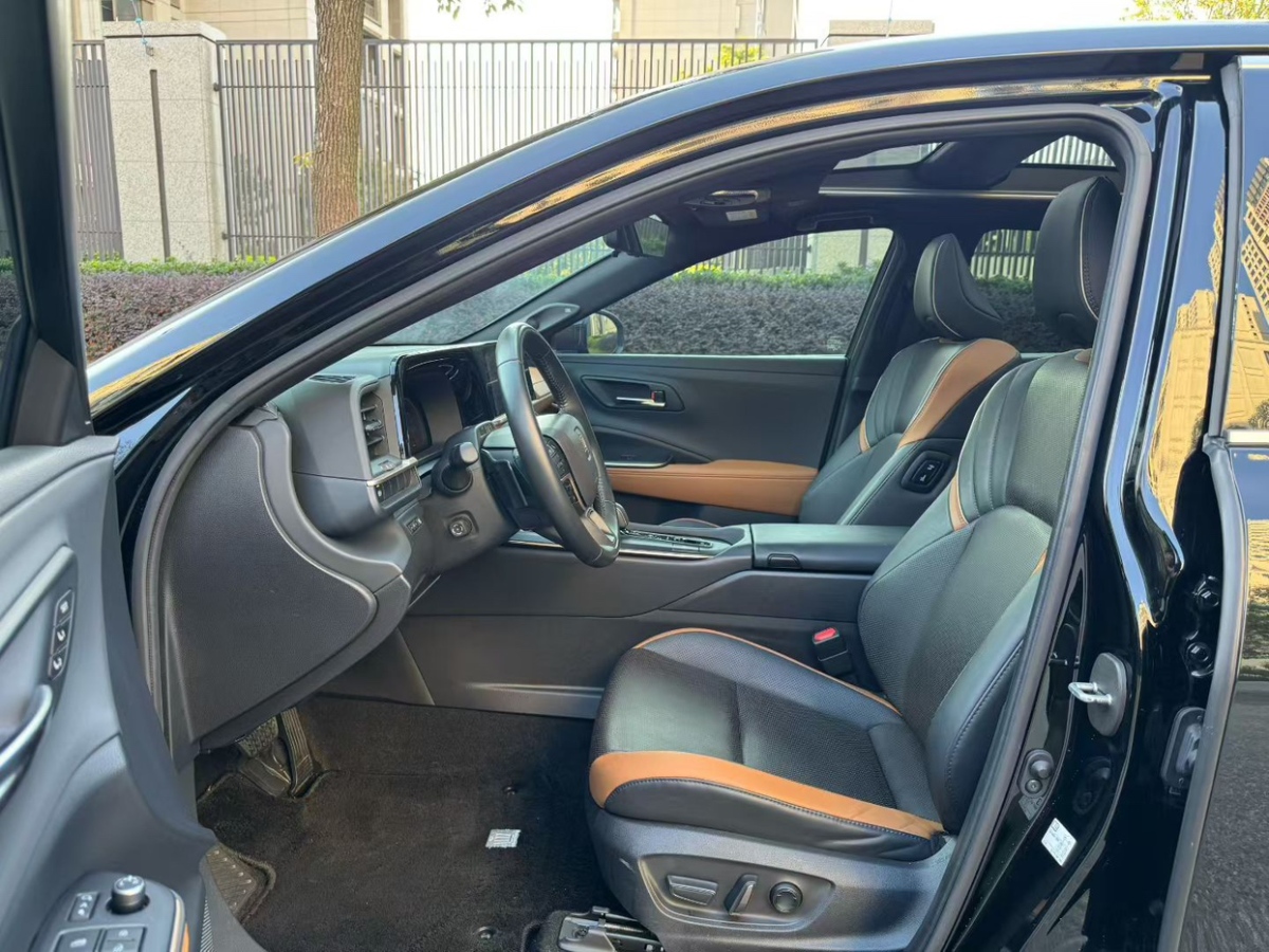 Toyota CrownSportCross 2023 image de voiture #11