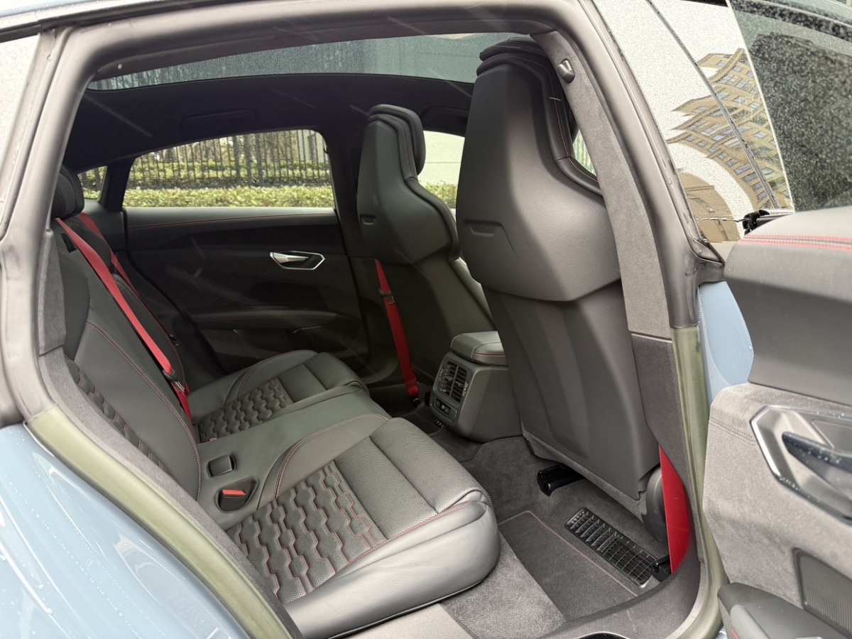 Audi RS e-tron GT 2024 immagine di auto #11