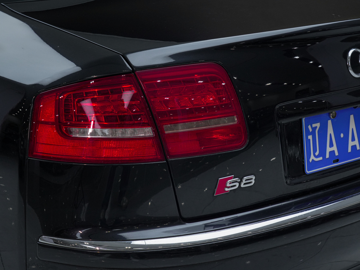 Audi S8 2009 car image #11