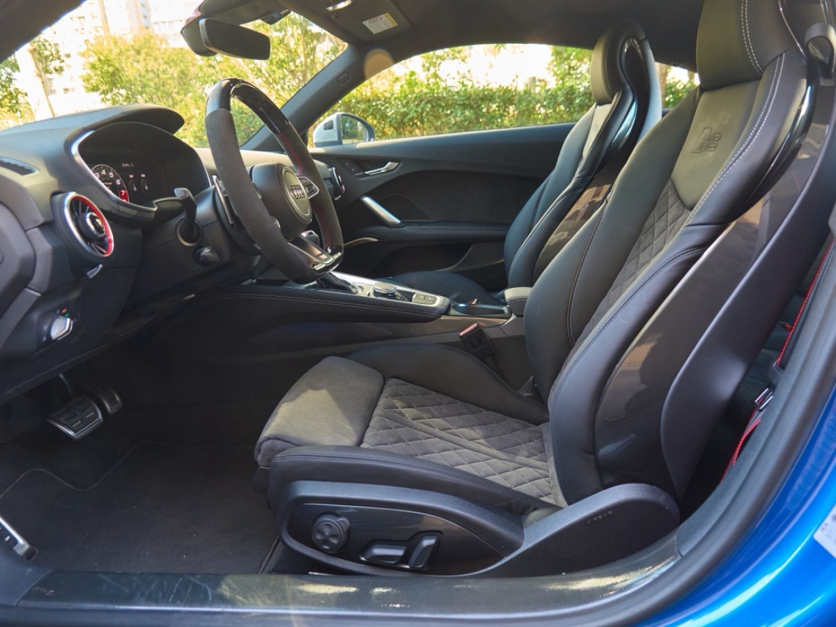 Audi TT RS 2020 car image #11